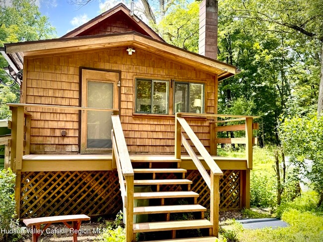 19 Lennox Ave in Glenford, NY - Building Photo - Building Photo