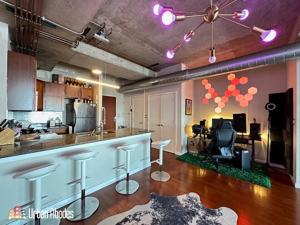 1610 W Fullerton Ave, Unit G01C in Chicago, IL - Building Photo