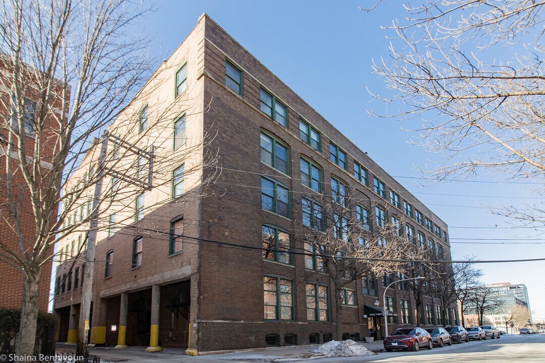 1327 W Washington Blvd, Unit 2B in Chicago, IL - Foto de edificio