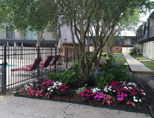 Hampton Court Apartments in Baton Rouge, LA - Building Photo - Building Photo