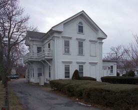71 Main St in Hyannis, MA - Foto de edificio - Building Photo