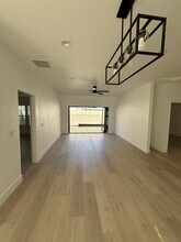 11483 Delano St in Los Angeles, CA - Foto de edificio - Building Photo