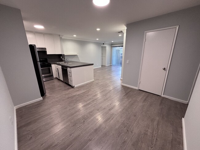 7531 Hampton Ave, Unit 205 in West Hollywood, CA - Building Photo - Building Photo