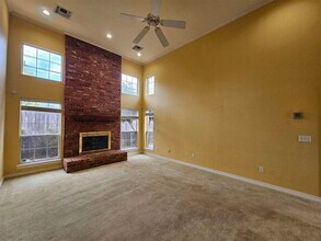 6605 NW Willow Tree Cir in Lawton, OK - Building Photo - Building Photo