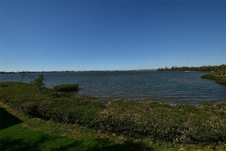 1511 Pelican Point Dr in Sarasota, FL - Building Photo - Building Photo