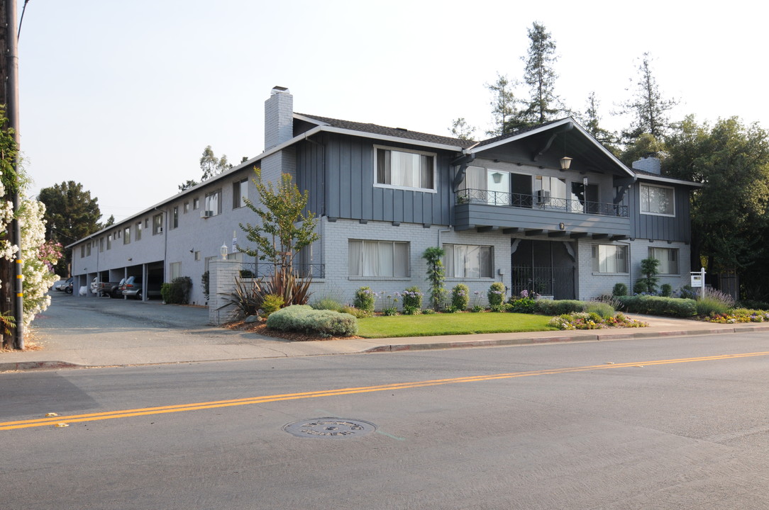 2 Cuesta Dr in Los Altos, CA - Foto de edificio