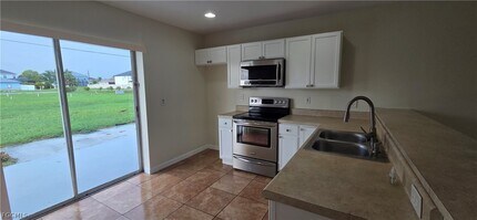 1415 NE 8th Terrace in Cape Coral, FL - Building Photo - Building Photo