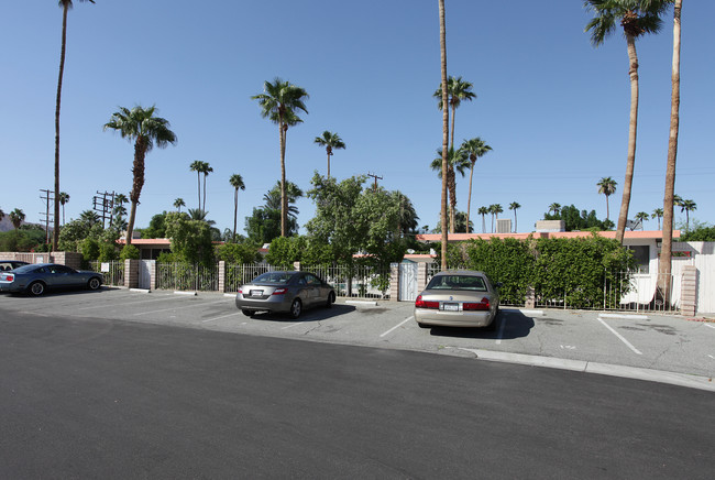 314 E Stevens Rd in Palm Springs, CA - Building Photo - Building Photo