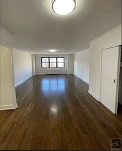 E 88th St in New York, NY - Foto de edificio - Building Photo