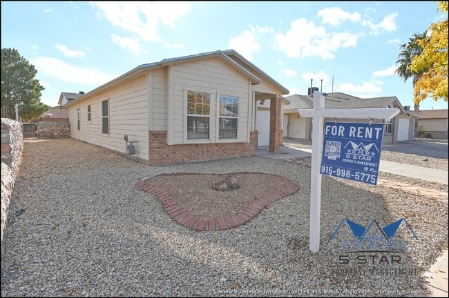 648 Wind River Ave in El Paso, TX - Foto de edificio - Building Photo