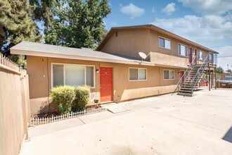 510 N Locust St in Visalia, CA - Building Photo - Building Photo