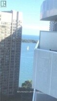 88 Harbour St in Toronto, ON - Building Photo