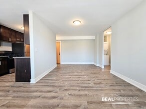 530 W Surf St in Chicago, IL - Building Photo - Building Photo