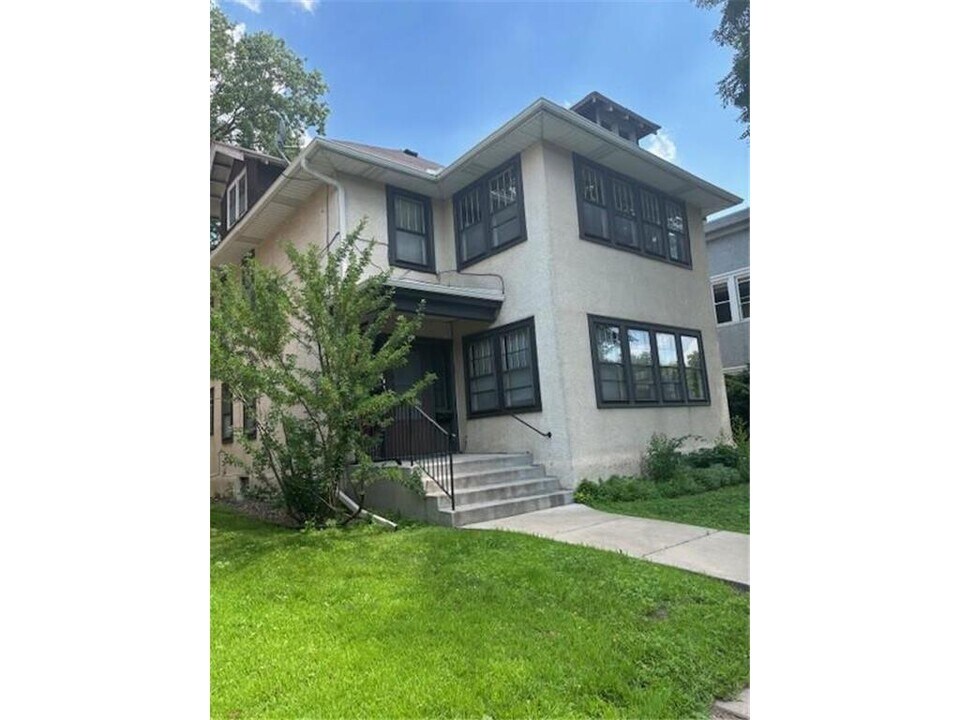 3237 Lyndale Ave S in Minneapolis, MN - Building Photo