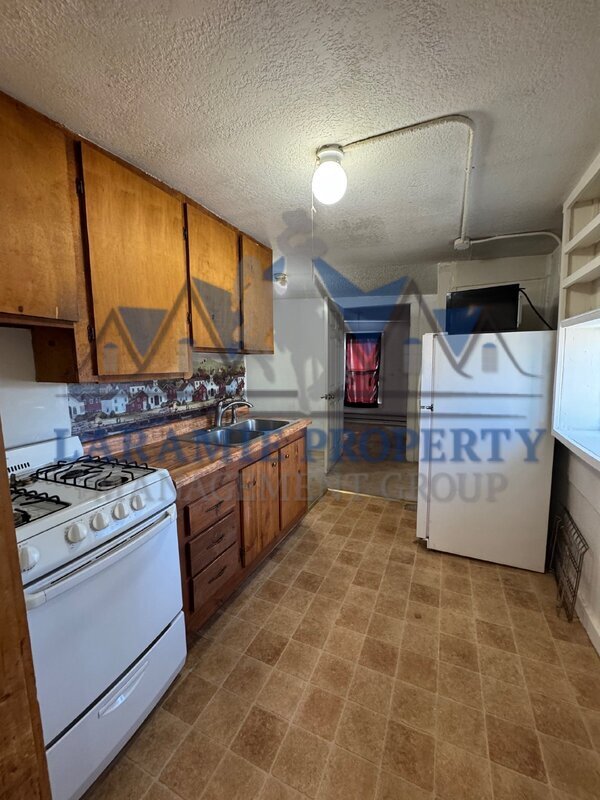 614 S 5th St in Laramie, WY - Foto de edificio - Building Photo