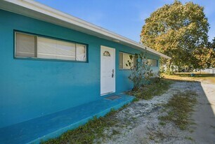 907 N 20th St in Fort Pierce, FL - Building Photo