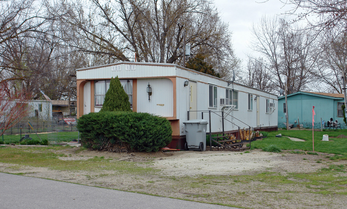 Island Crossing in Eagle, ID - Building Photo