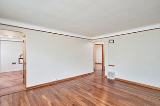 15318 Turney Rd in Maple Heights, OH - Building Photo - Building Photo