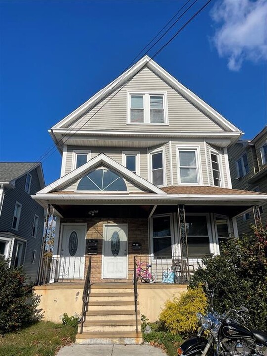 87 Thomas St, Unit SECOND FLOOR in West Haven, CT - Building Photo