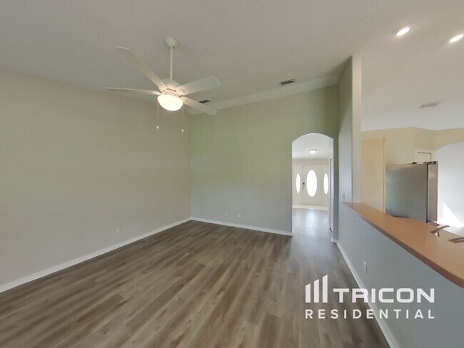 4151 Candler Ave in Spring Hill, FL - Foto de edificio - Building Photo