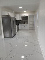 560 NW 188th St in Miami, FL - Building Photo