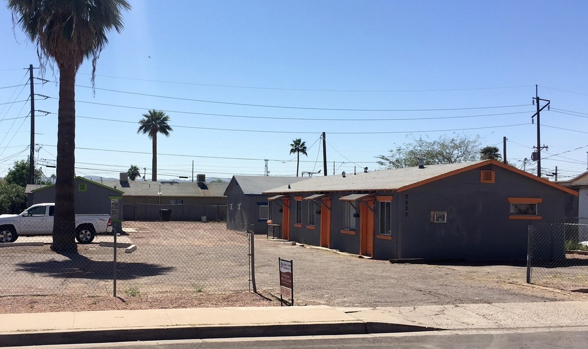 2233 E Fillmore St in Phoenix, AZ - Building Photo