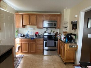 62 Roxbury Rd in East Lyme, CT - Building Photo - Building Photo