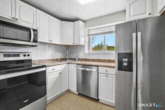 35 Carillon Dr in Rocky Hill, CT - Building Photo - Building Photo