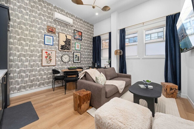 168 McCaul St, Unit SI ID1389231P in Toronto, ON - Building Photo - Building Photo