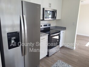 648 16th Ln in Palm Harbor, FL - Building Photo - Building Photo