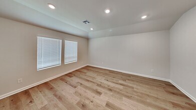 10205 NW 28th Terrace in Yukon, OK - Foto de edificio - Building Photo