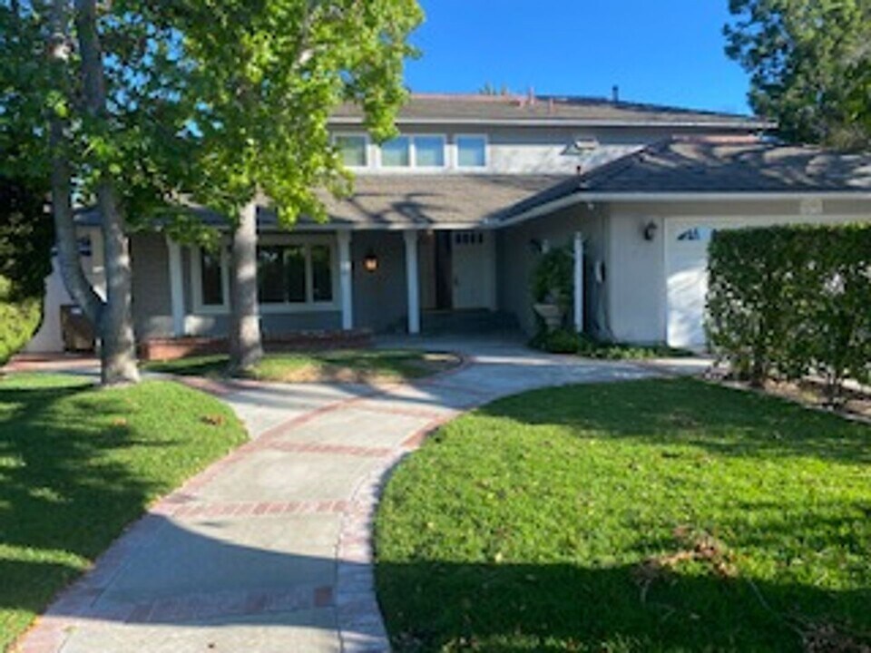 24282 Lysanda Dr in Mission Viejo, CA - Building Photo