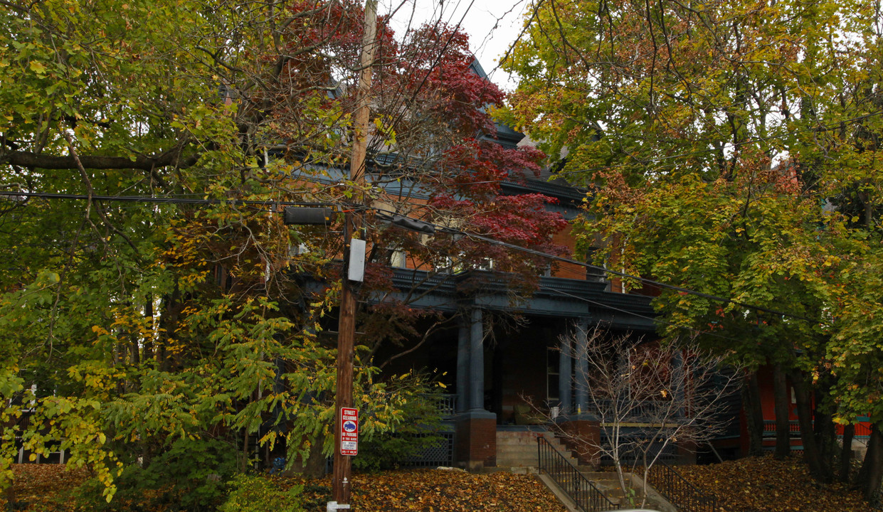 306 S Fairmount St in Pittsburgh, PA - Building Photo