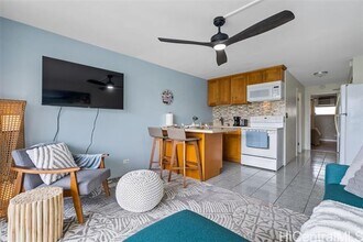 2211 Ala Wai Blvd in Honolulu, HI - Building Photo - Building Photo