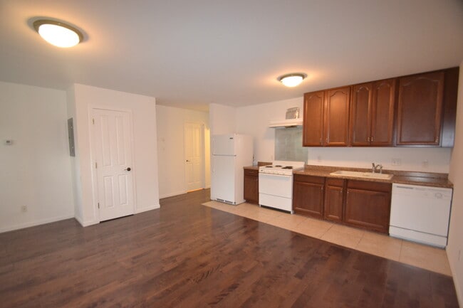 357 Greenwich St, Unit 6 in Valparaiso, IN - Building Photo - Building Photo