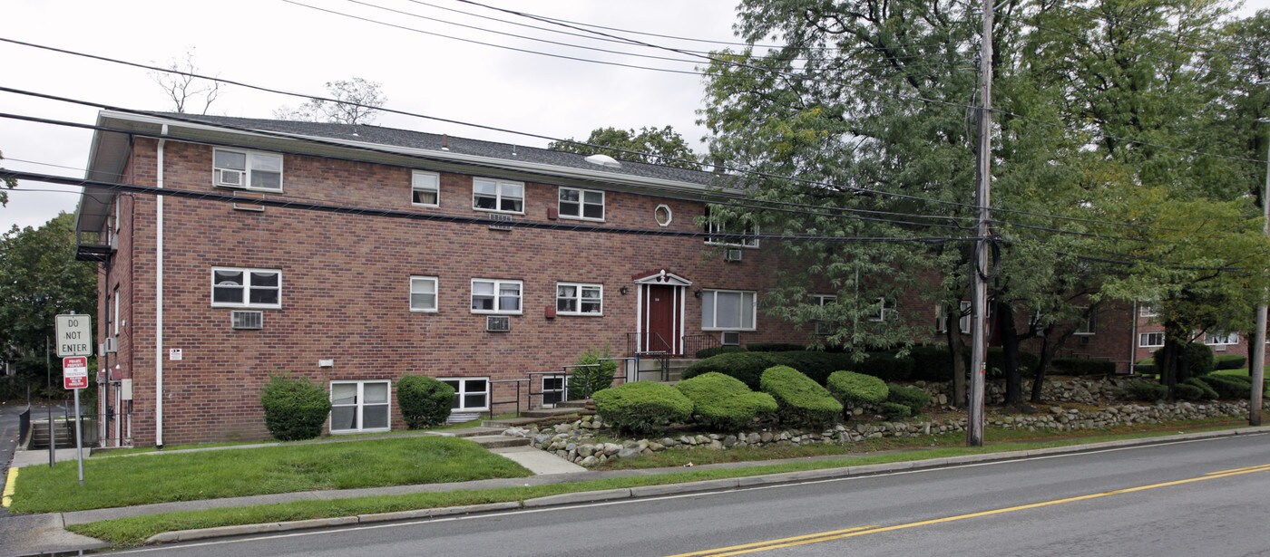 114-118 S Main St in Spring Valley, NY - Foto de edificio