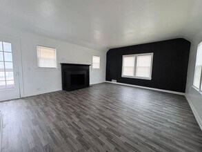 9910 E 38 Terrace in Kansas City, MO - Building Photo - Building Photo