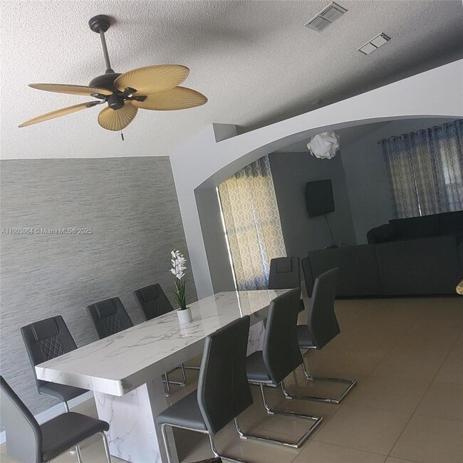 2505 Hybrid Ct in Kissimmee, FL - Building Photo - Building Photo