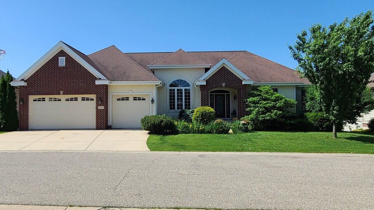 2116 Peaceful Valley Pky in Waunakee, WI - Building Photo