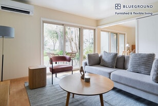 594 Channing Ave in Palo Alto, CA - Building Photo