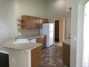 2408 Groveway Dr in Valrico, FL - Building Photo - Building Photo