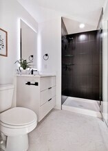 210 NW 9th St in Bentonville, AR - Foto de edificio - Building Photo