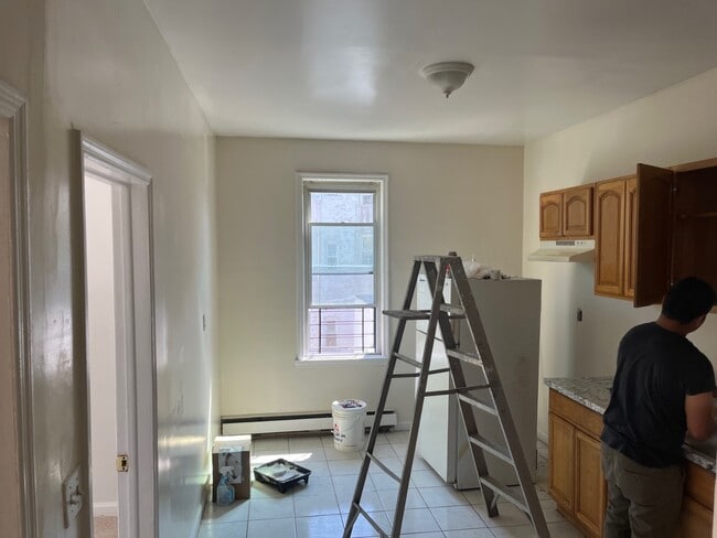 7xx E 214th St in Bronx, NY - Building Photo - Building Photo