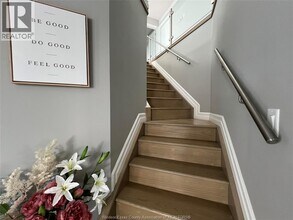 4553 Southwood Lakes Blvd in Windsor, ON - Building Photo - Building Photo