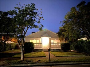 643 33rd St in West Palm Beach, FL - Building Photo - Building Photo