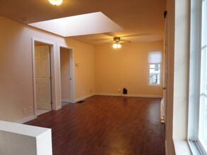 7061 16th Ave SW in Seattle, WA - Building Photo - Building Photo