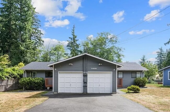 14919 54th Pl W in Edmonds, WA - Foto de edificio - Building Photo