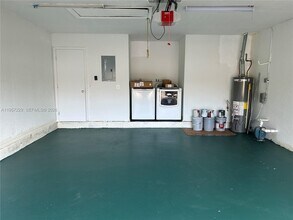 18730 NW 77th Ct in Hialeah, FL - Building Photo - Building Photo