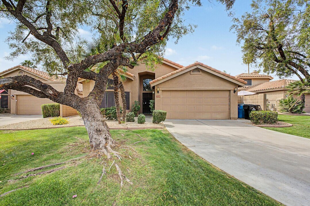 15852 N 50th St in Scottsdale, AZ - Building Photo