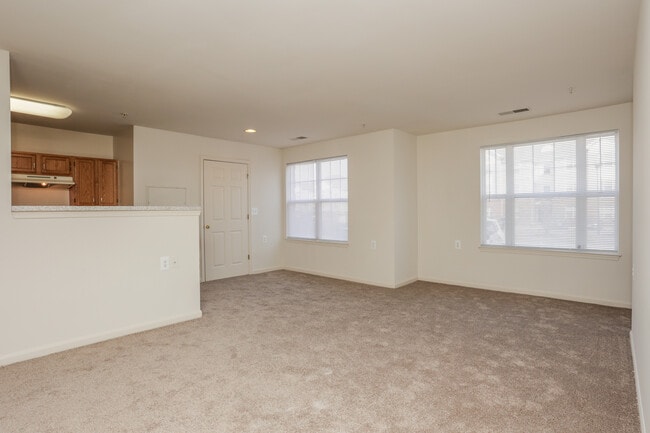 Overland Gardens in Hyattsville, MD - Building Photo - Interior Photo